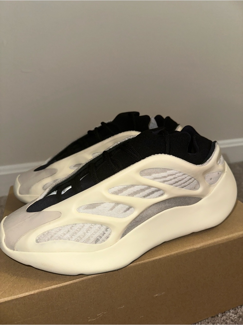 ADIDAS YEEZY 700 V3 AZAEL